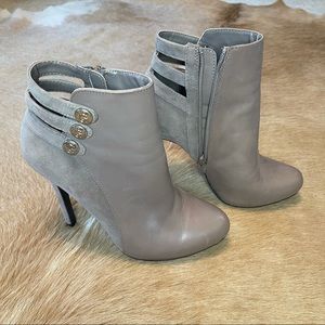 🔥🔥🔥 NWOT 🔥HOT 🔥 Guess Heeled Ankle Boots - Taupe size 8